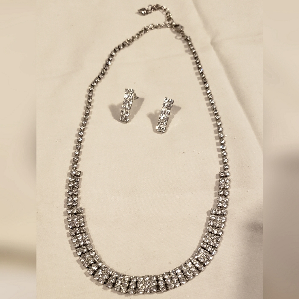 White rhinestone necklace set